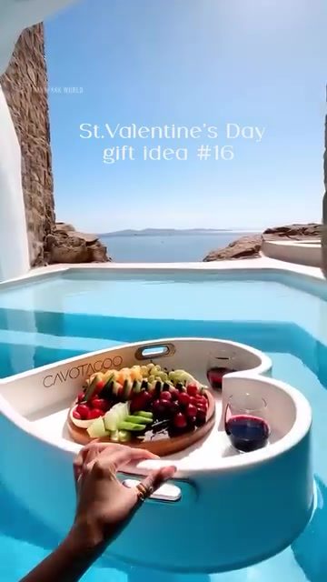 Romantic Valentine's Gift: Luxury Fruit Platter Idea