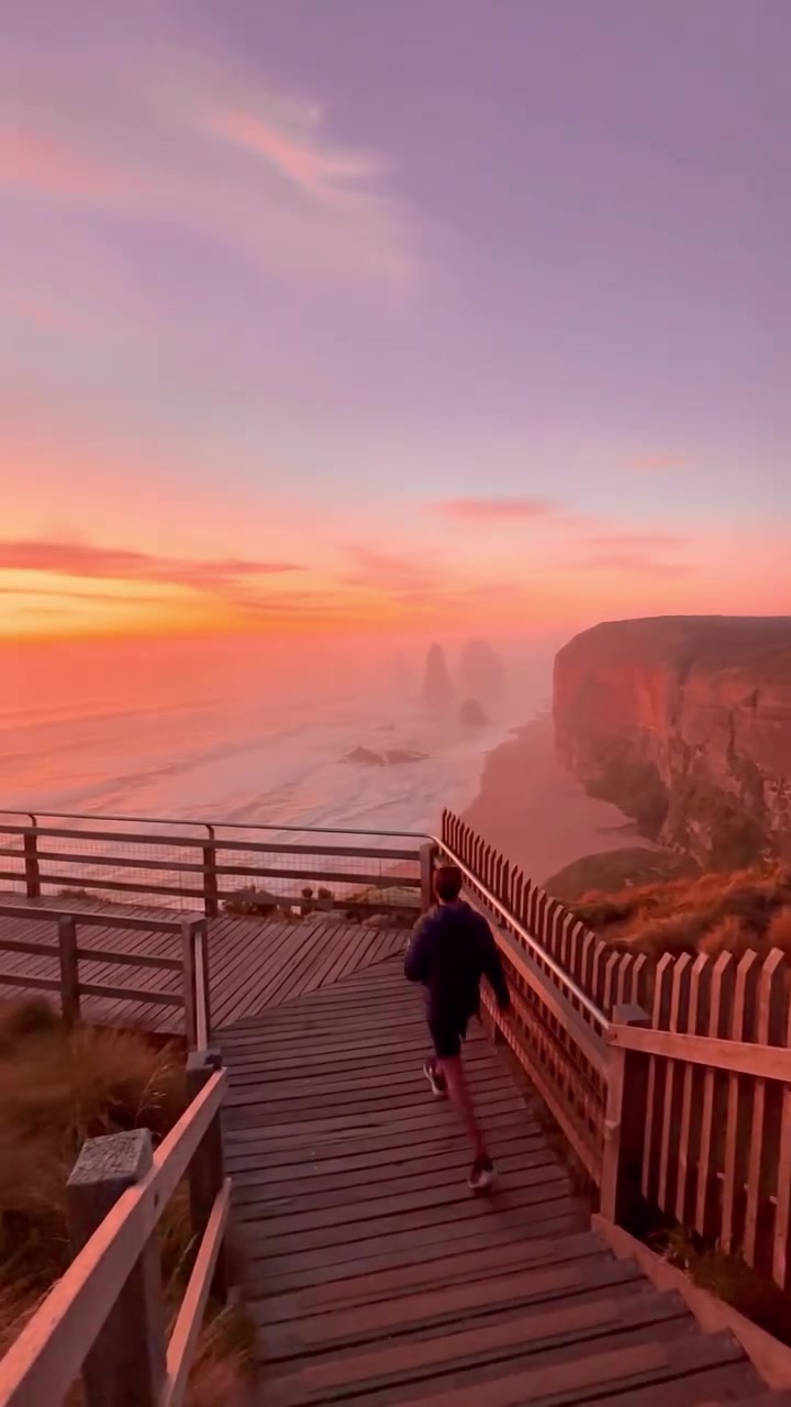 Great Ocean Road Sunset Walk at Twelve Apostles