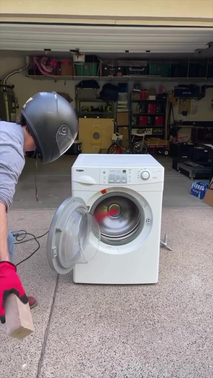 Why Commercial Cleaning Outshines Laundromats in Business Acquisition