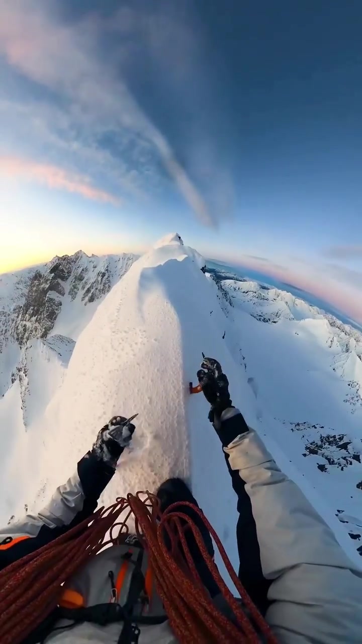 Midnight Mountain Climbing: Jægervasstindane Summit