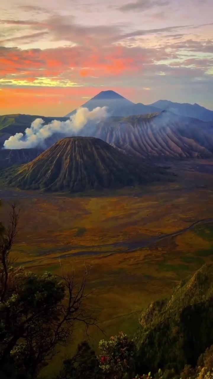Mount Bromo Sunrise: Indonesia's Volcanic Beauty