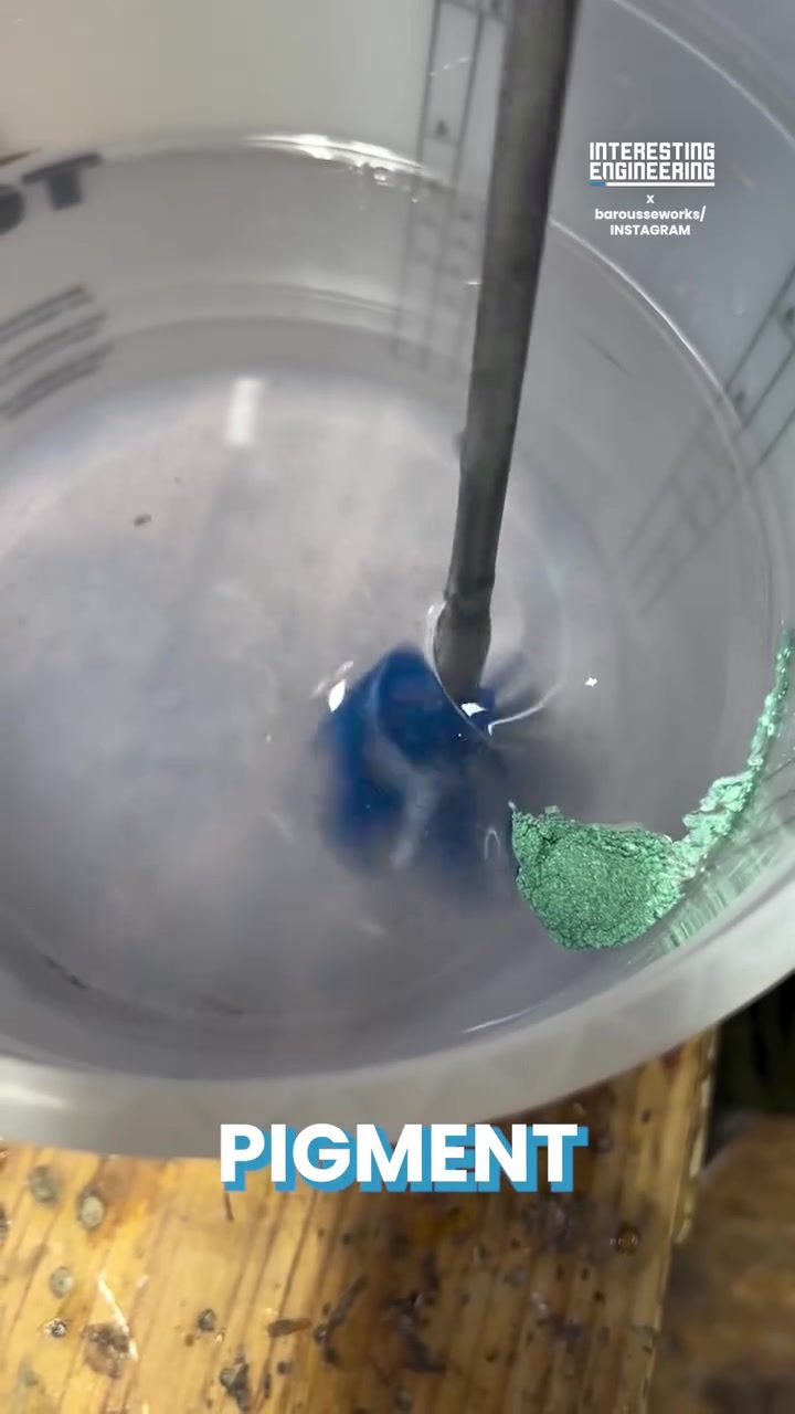 Creating a Marbled Effect: Mixing Pigments in Resin