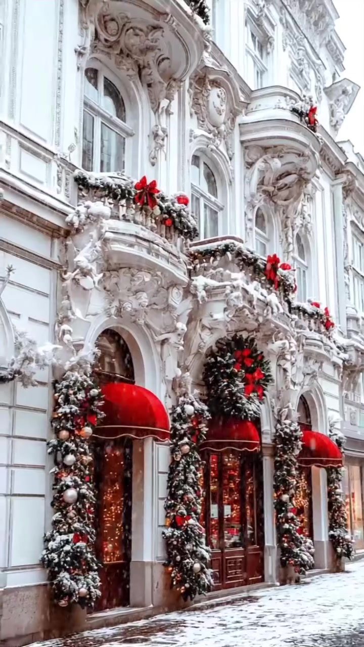 **Luxurious Christmas Decor Ideas for Opulent Home Transformation**