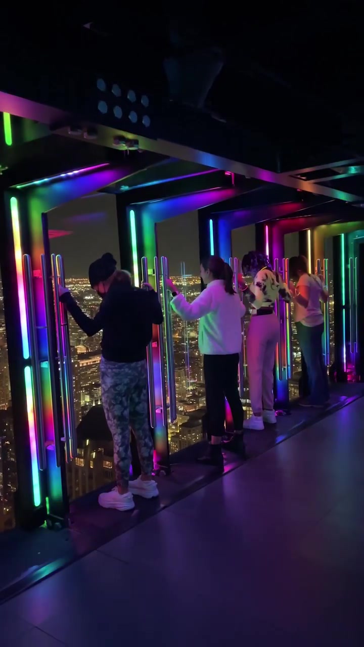 360 Chicago Tilt: Thrilling Night View