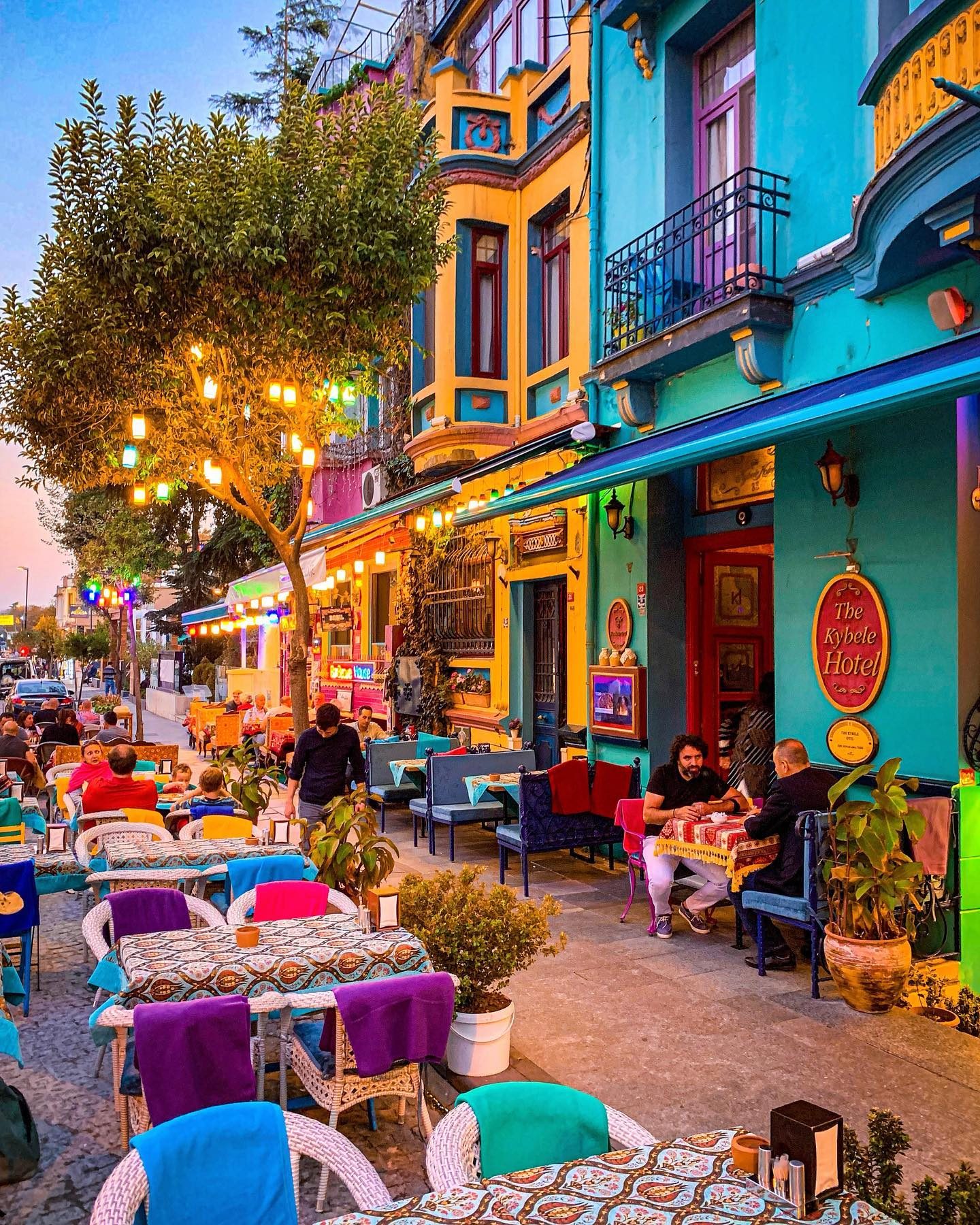 Discover Iconic Istanbul: Vibrant Streets and Sunset Skylines