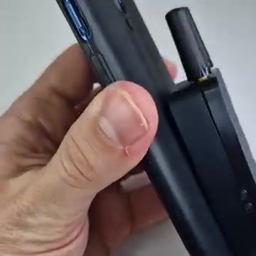 Demonstrating Erit Co's Highly Portable USB Printer