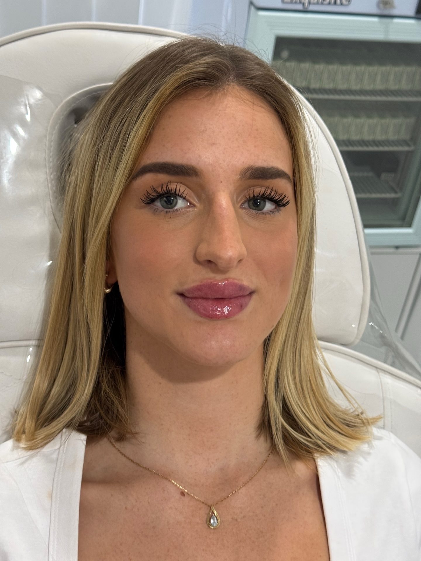 Modern Cosmetics: Enhance Your Beauty with Personalised Makeup