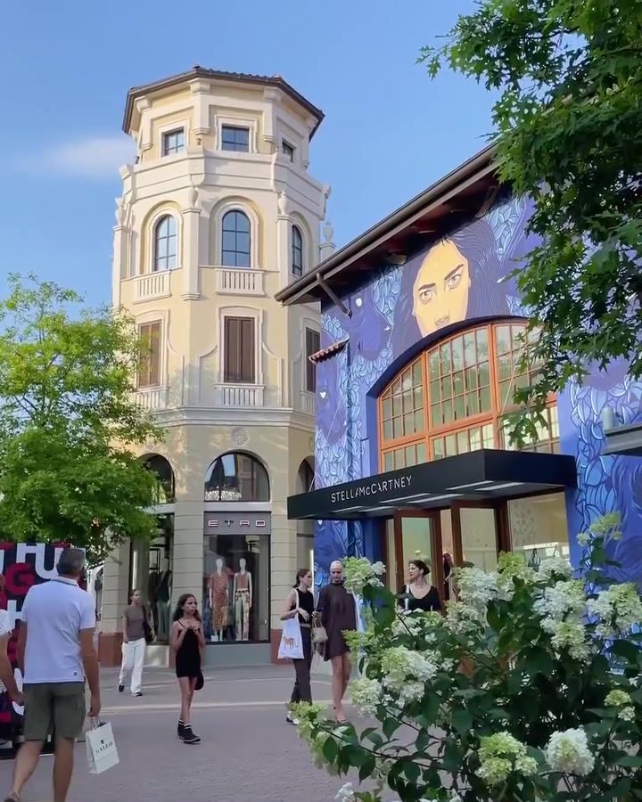 Discovering Urban Charm: Fashion, Art, and Architecture