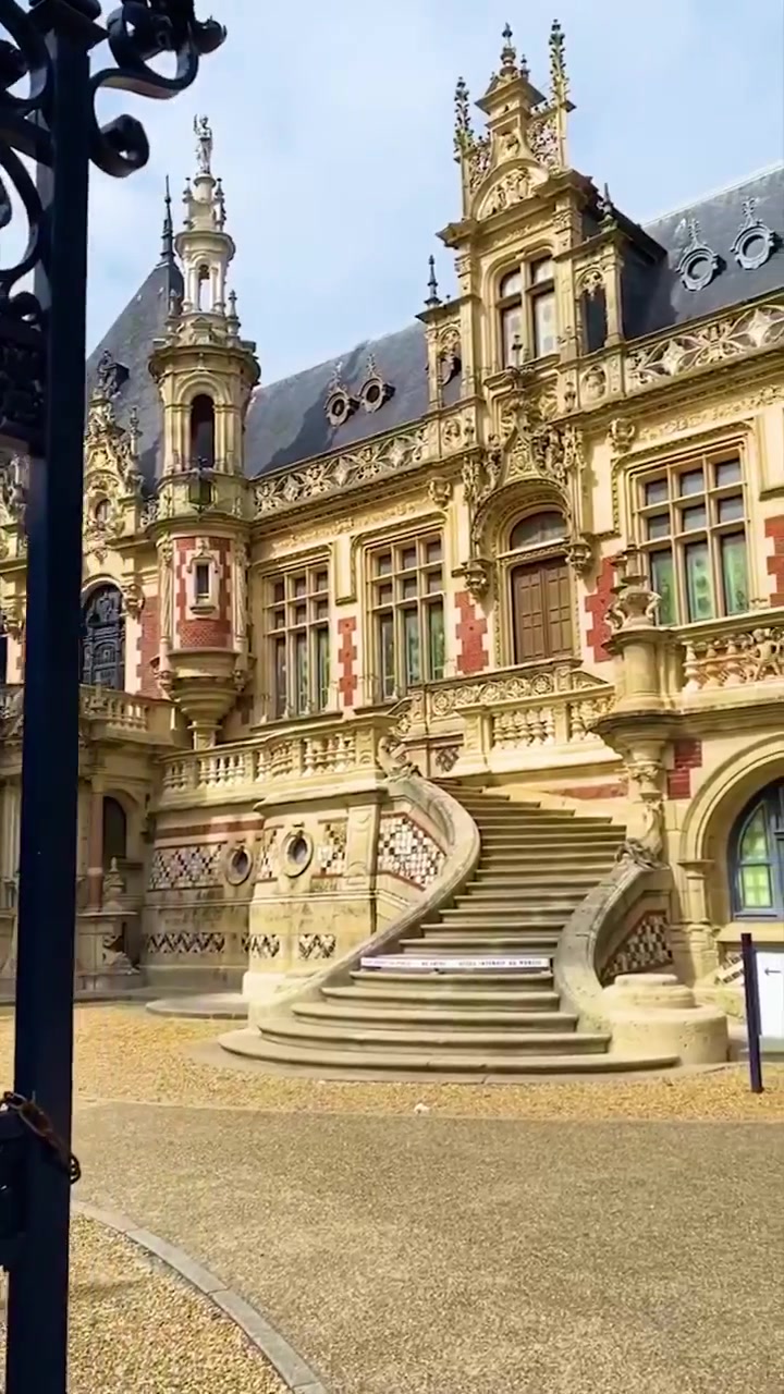 European Palace Architecture Showcased in Video