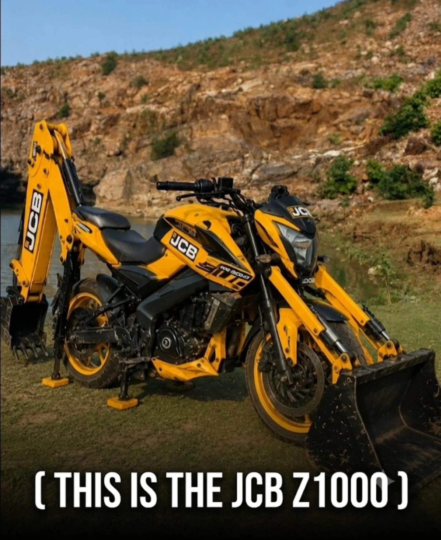 Unique Motorcycle: JCB Z1000 Combines Urban Commuting and Excavation