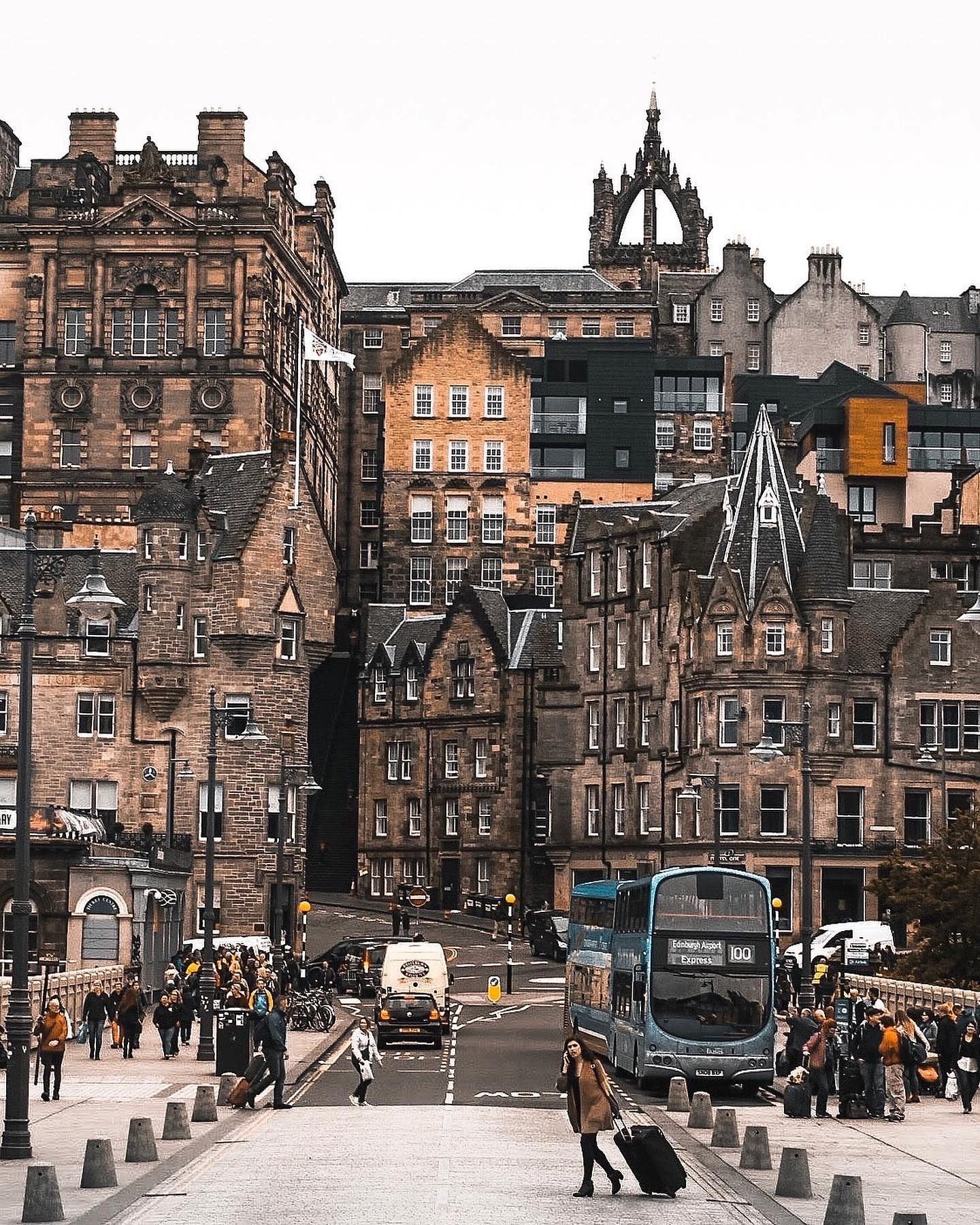 Exploring Edinburgh's Blend of Medieval to Modern Architecture
