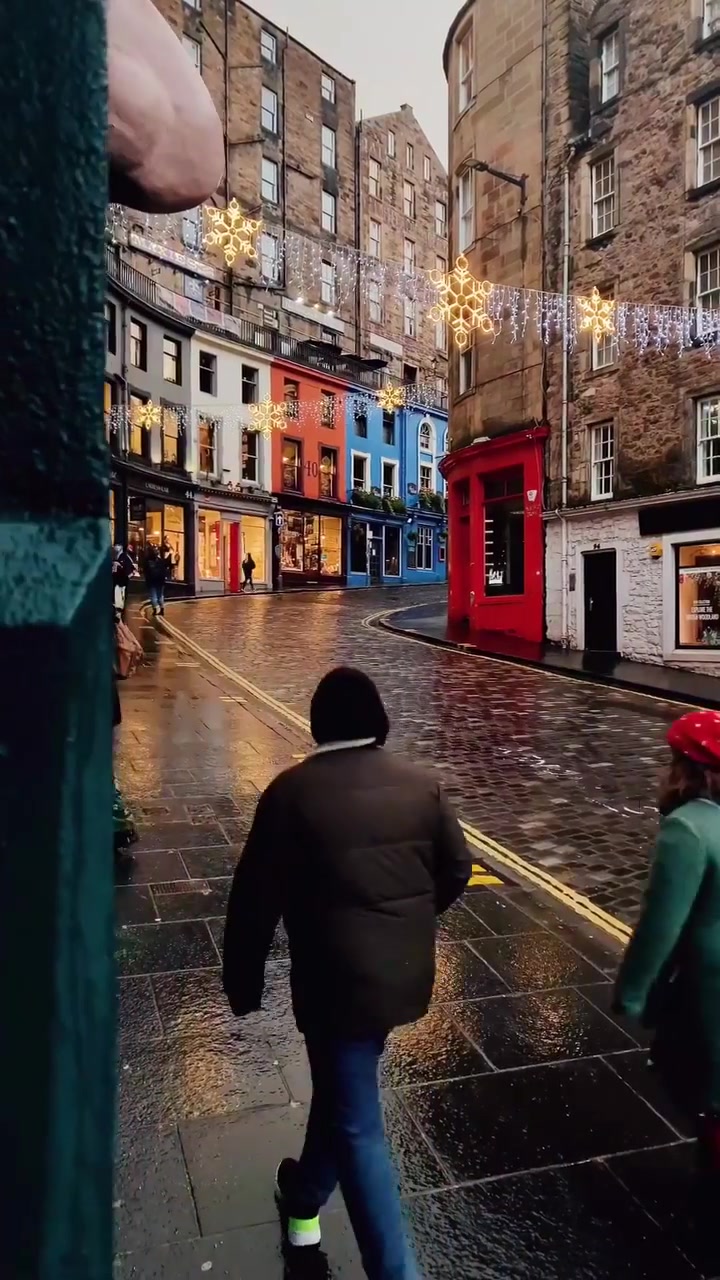 Edinburgh Christmas Street Scene
