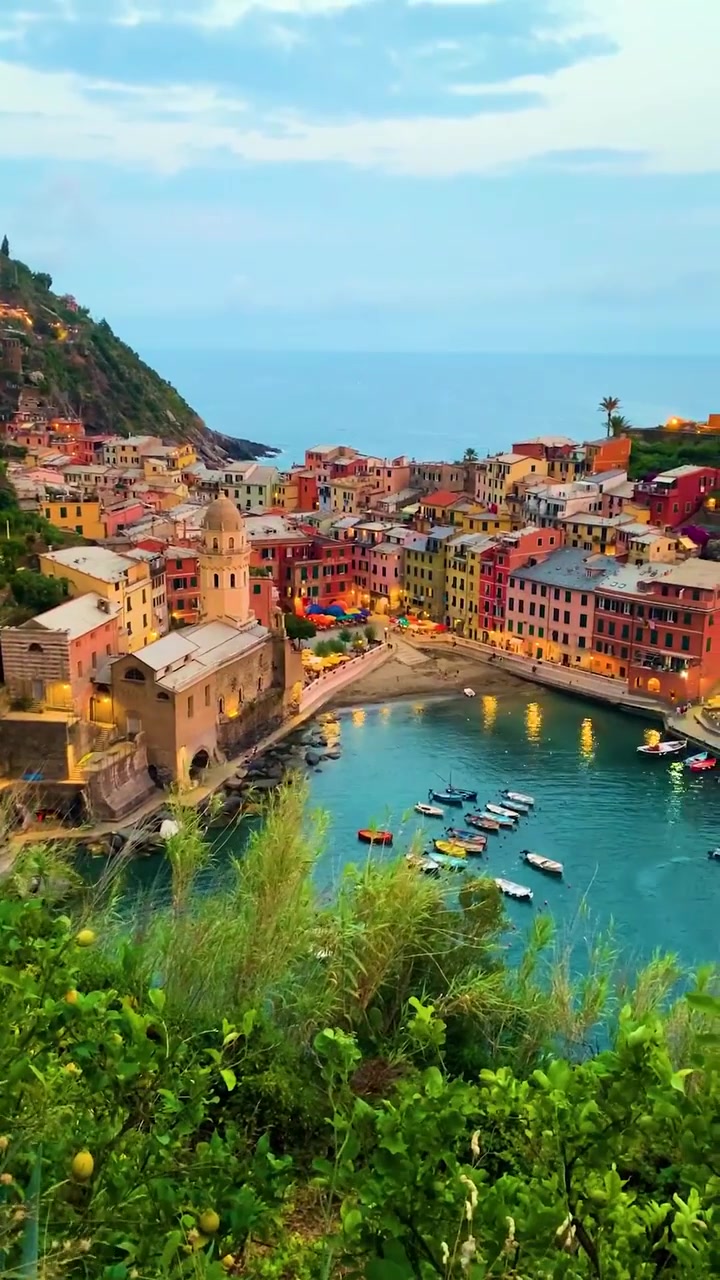 Manarola Cinque Terre: Aerial View of Colorful Village