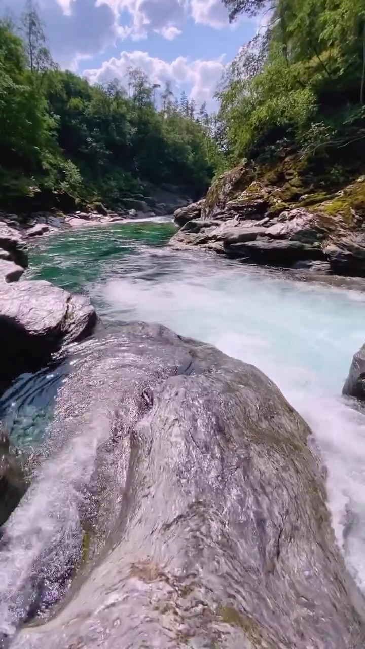 River Adventure: Exploring Turquoise Waters