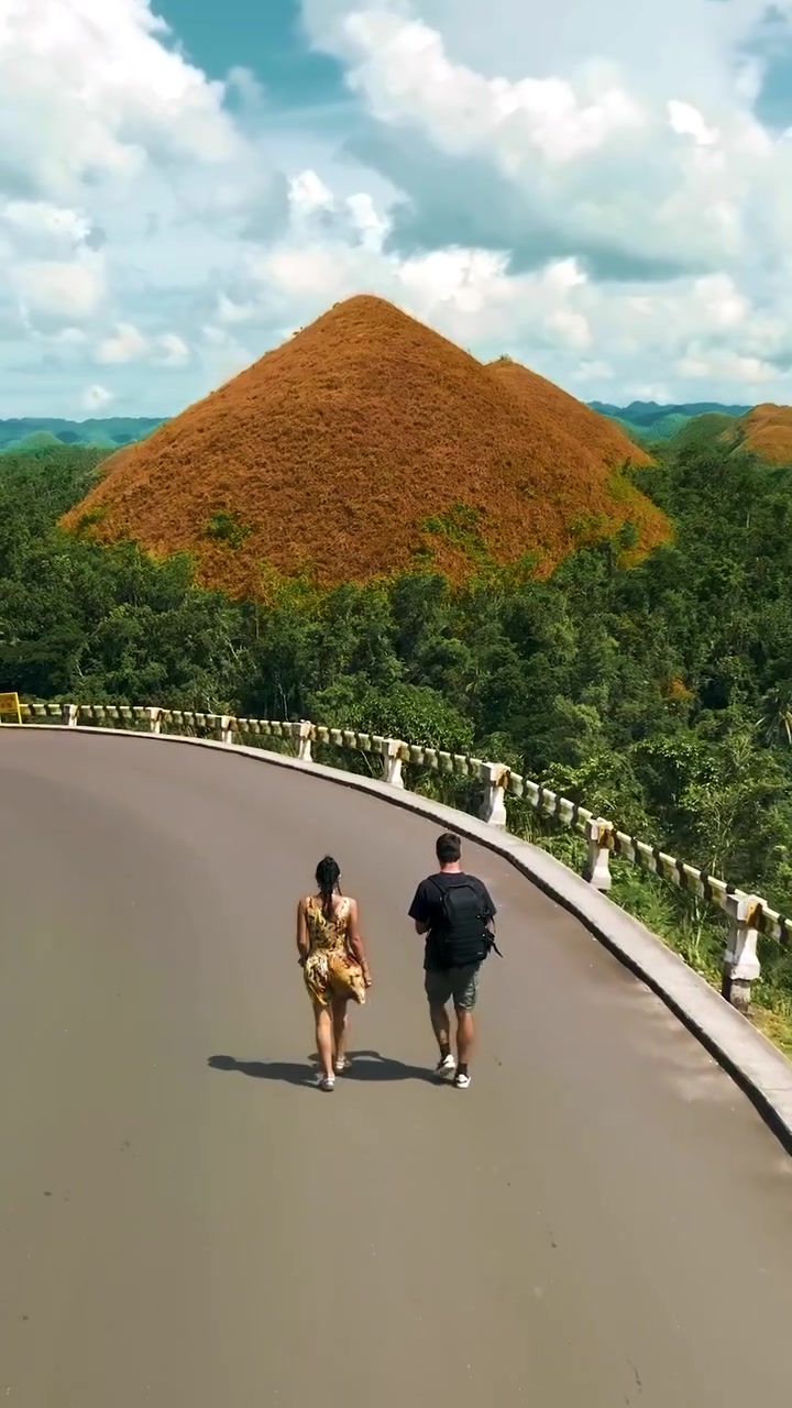 Chocolate Hills Landscape: Bohol's Iconic Mounds