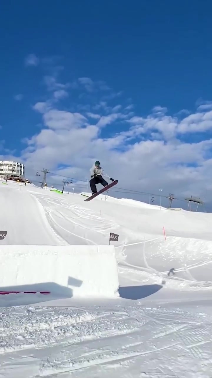 Snowboarding Tricks at Snowpark Laax