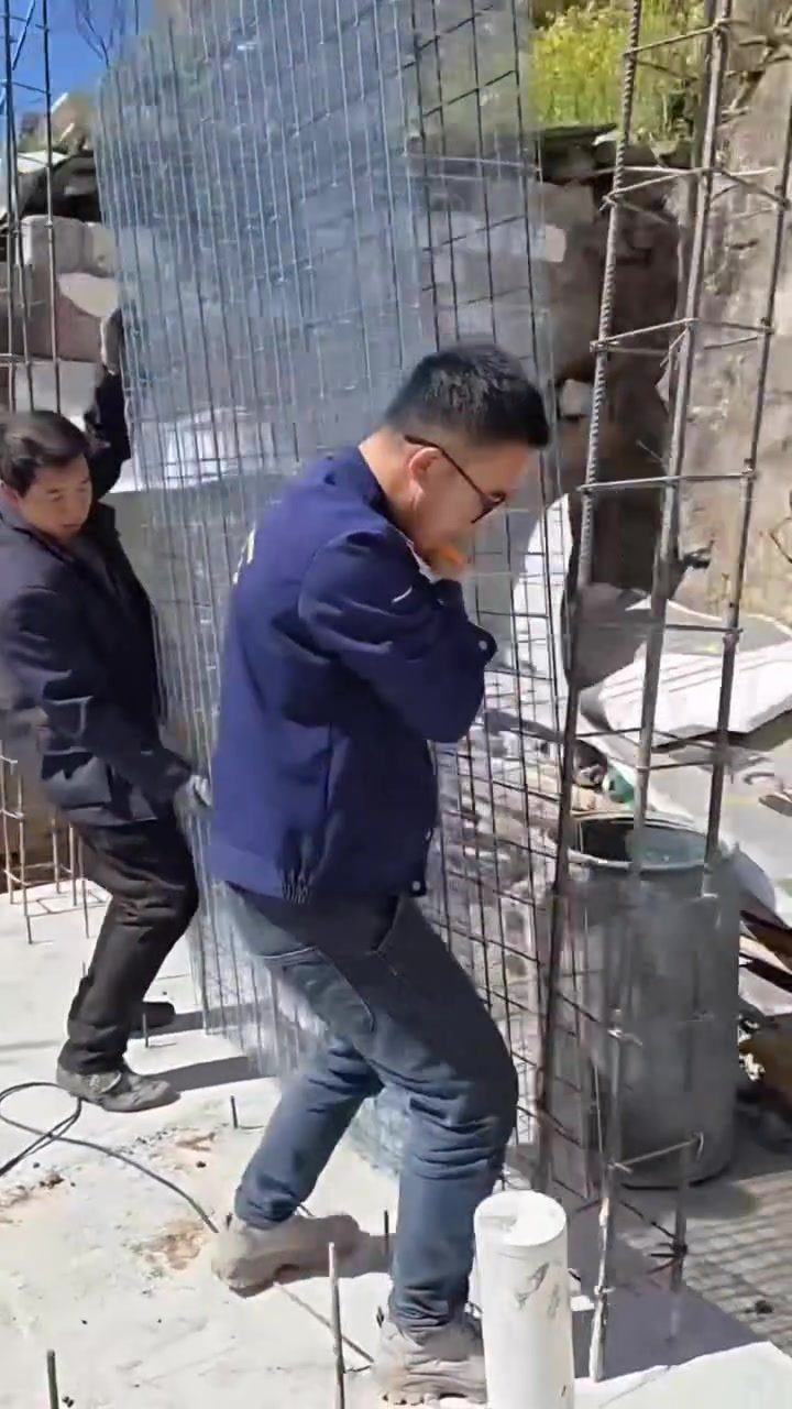 Efficient Construction: Brickless Houses with Steel Mesh