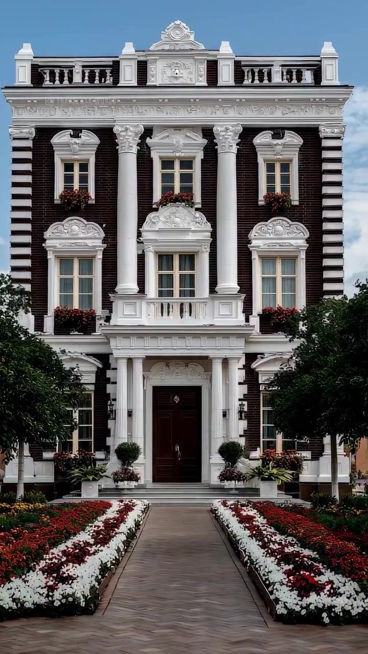 Exploring Grand Architecture and Luxurious Interiors