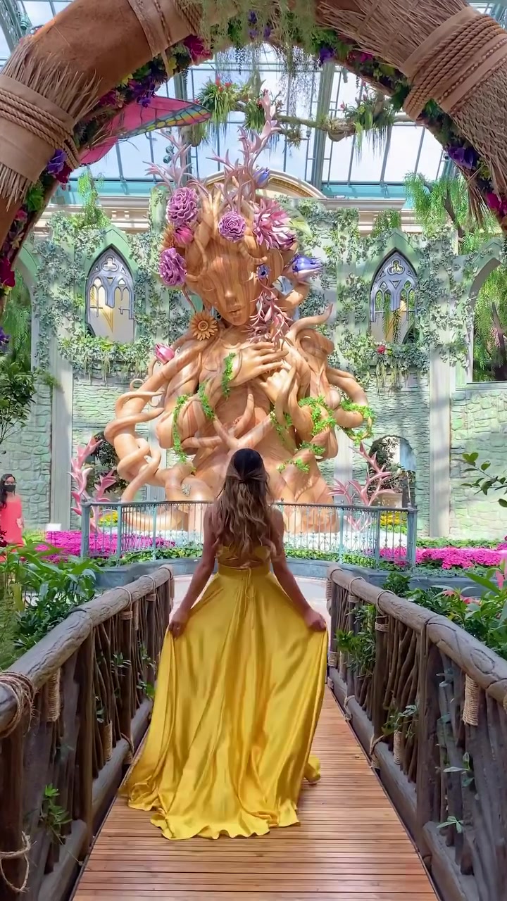 Floral Sculpture Fashion: Garden Beauty