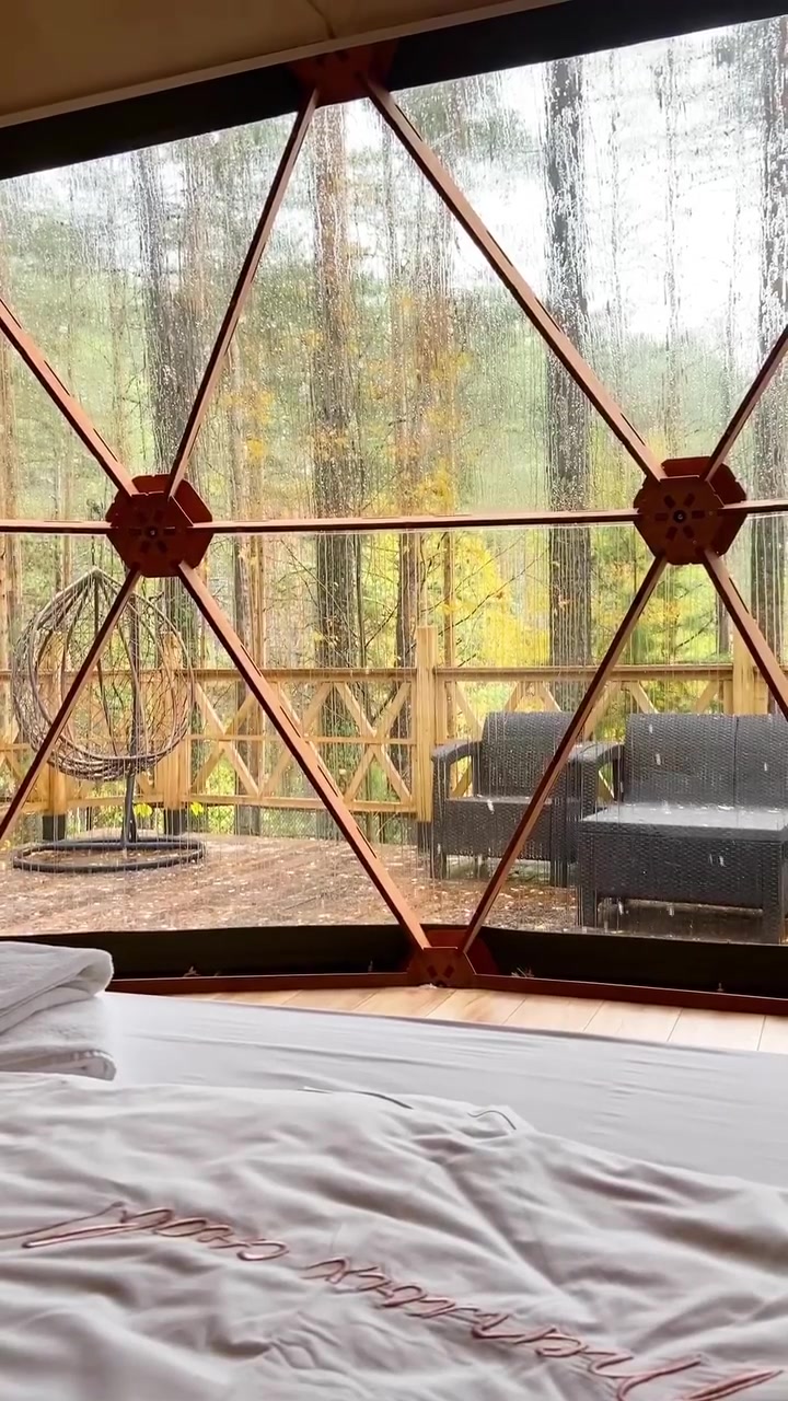 Geodesic Dome Cabin: Cozy Forest Retreat