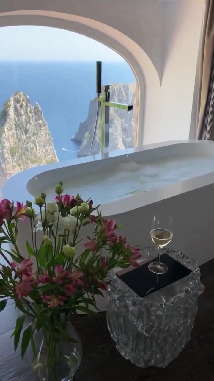 Capri Bathroom: Luxury Ocean Views