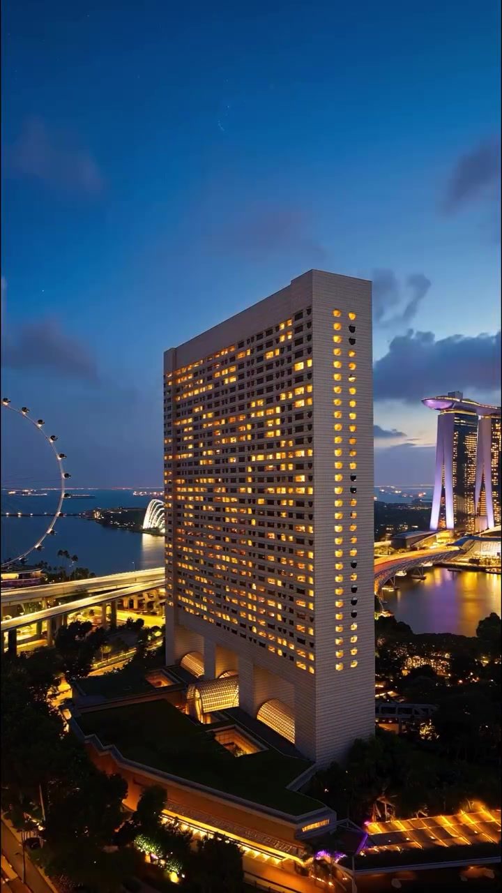 Marina Bay Sands: Iconic Architecture and Luxury in Singapore