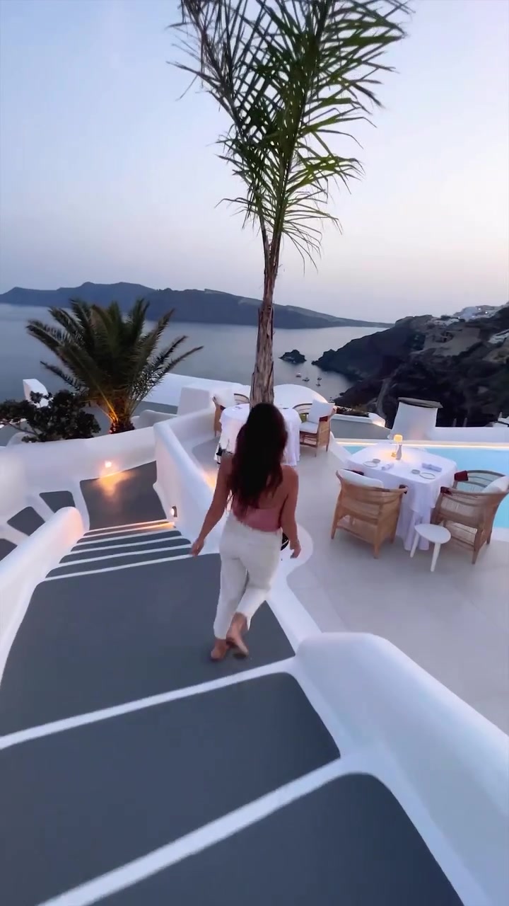 Luxury Santorini Hotels: Katikies Resort Experience